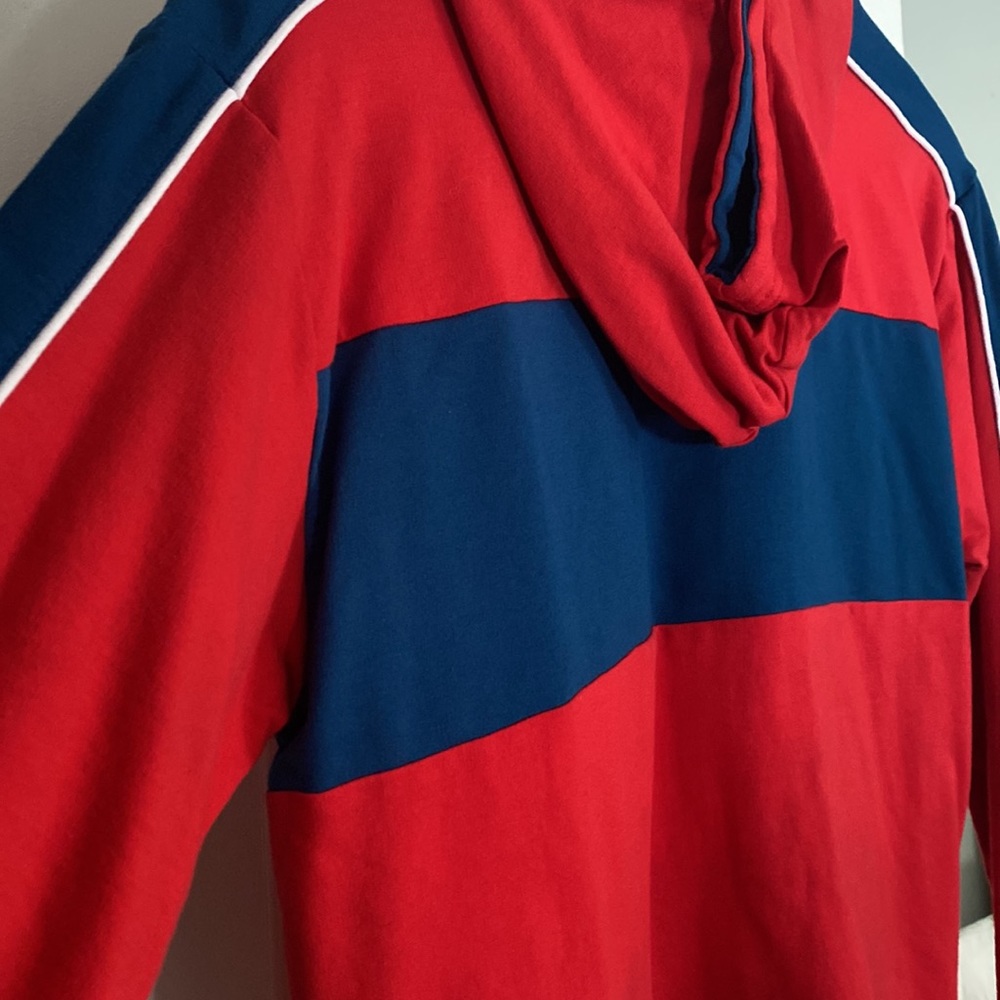 Disney sweatshirt - Picture 3 of 6